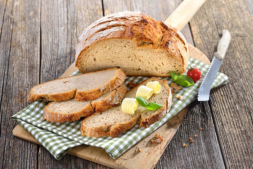 Butterbrotes zum Frühstück servieren