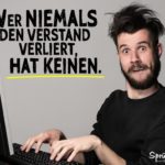 Versatnd verlieren - Spruch lustig mit Mann vor Computer